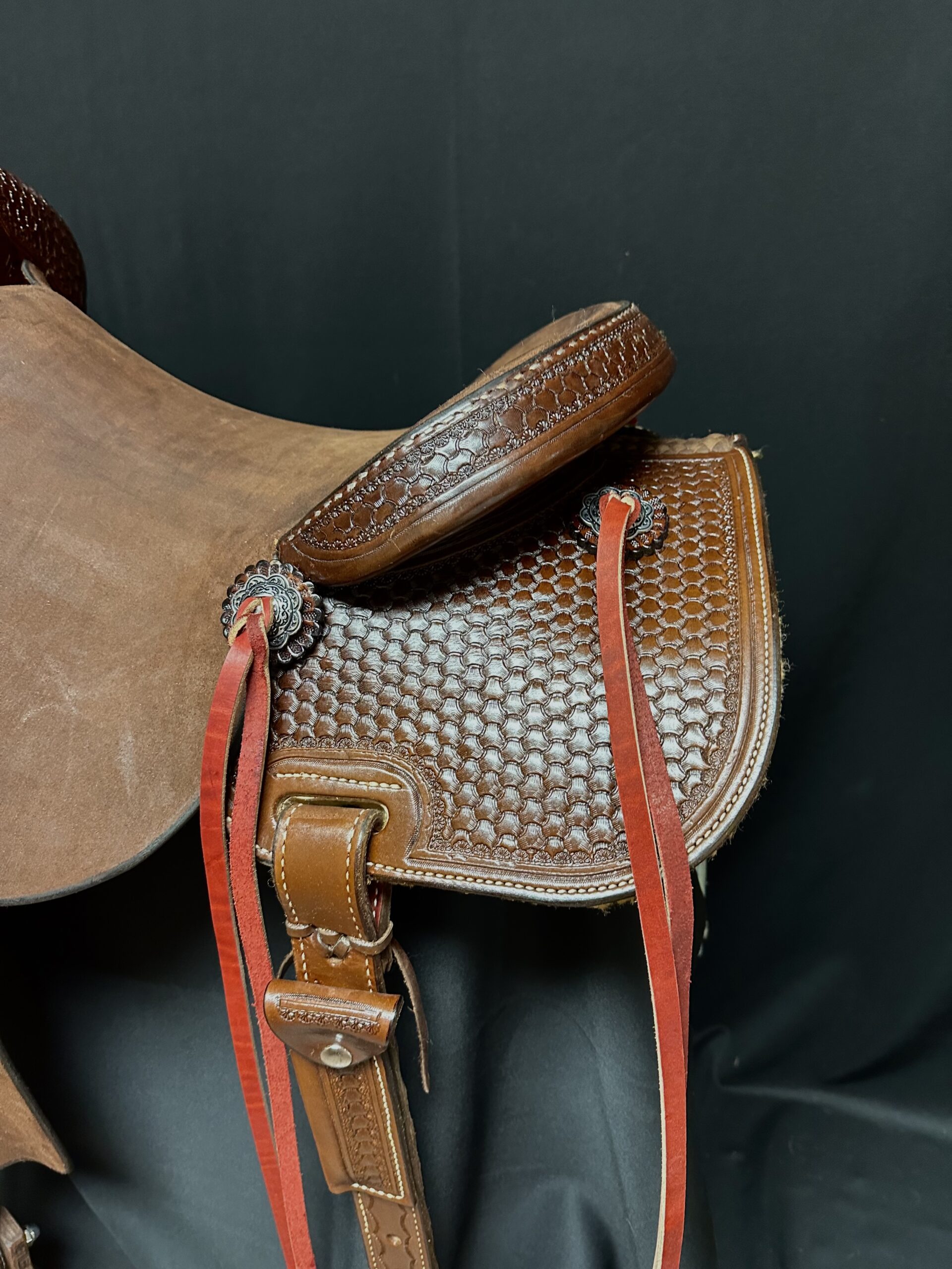 White Rock Cutting Saddle with Shell tooling and lightweight single skirt